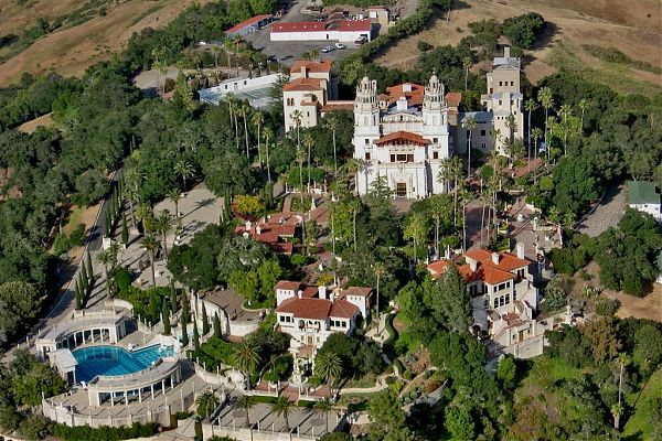 Замок Херста (Hearst Castle) магната Уильяма Рэндольфа Хирста. Калифорния. архитектор Джулия Морган. 1919-1947 гг.