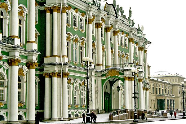 Декор фасада Зимнего дворца.