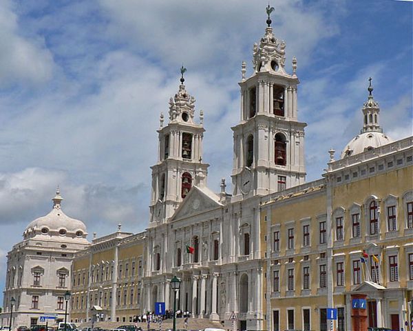 Дворец Мафра (порт. Palácio Nacional de Mafra) — самый большой королевский дворец в Португалии. (1717 - 1730 гг.) в стиле зрелого барокко. Архитектор Иоганн Фридрих Людвиг (1670-1752 гг.)
