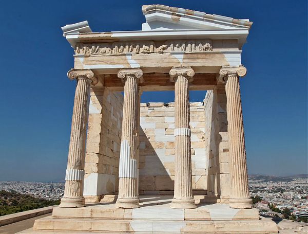 Храм Ники Аптерос на афинском Акрополе (442–420гг.).