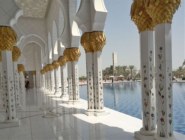 Роспись колонн мечети шейха Зайда в Абу Даби.