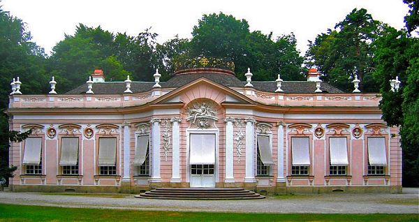 Павильон Амалиненбург в Нимфенбурге (1734—1739гг.). Архитектор двора герцога Максимилиана II Эммануила Баварского Франсуа Кювилье (1695-1768гг.), представитель баварского стиля рококо.