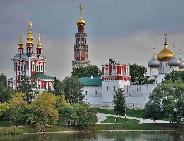 Новодевичий монастырь (Новодевичий Богородице-Смоленский монастырь) – московский женский православный монастырь монастырь.