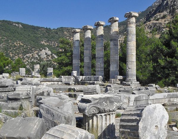Храм Афины в Приене. Архитектор Пифей. 334 г. до н.э.
