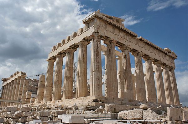 Дорический храм Парфенон, посвященный Афине Парфенос. Начало строительства 447 г. до н.э., храм освятили в 438 г.