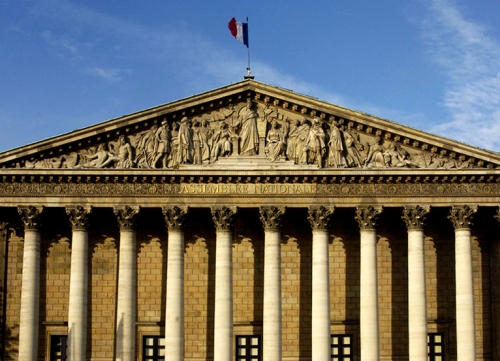 Бурбонский дворец в Париже - место работы нижней палаты французского парламента, Национального собрания Франции