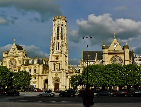 Колокольня Сен-Жак прекрасно вписывается в средневековый готический ансамбль острова Сите и, наряду, с Собором Парижской Богоматери (Notre-Dame de Paris) и Сен-Шапель (Saint-Chapelle), является одной из его главных достопримечательностей.