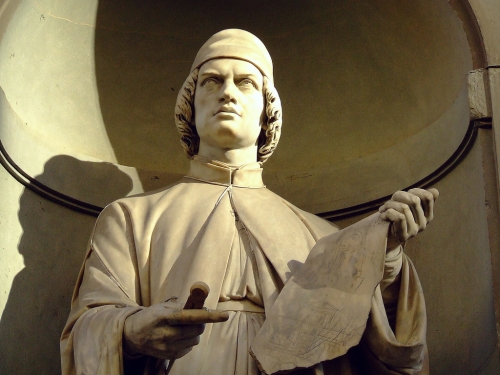 На фото - скульптура Леона Баттиста Альберти, творчество которого сохранилось через века