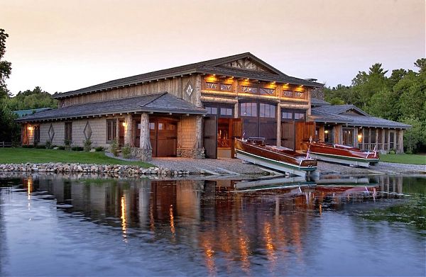 Дом в стиле адирондак - реконструкция лодочного сарая 2002 г. на озере в штате Миннесота.  