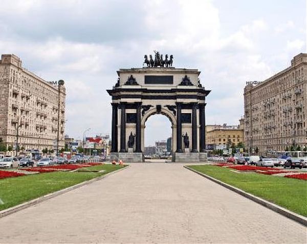 Триумфальная арка на Кутузовском проспекте Москвы.