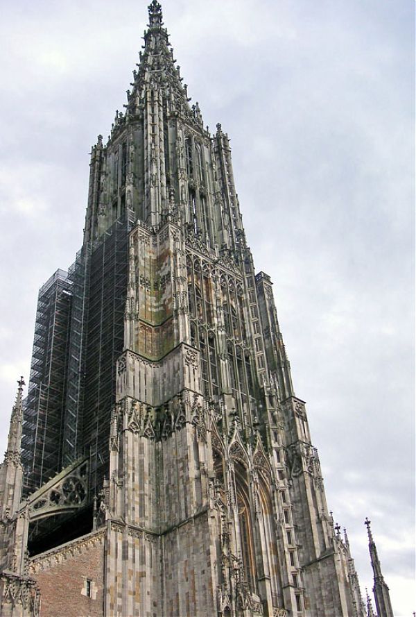 Готический Ульмский собор. Ульм в Германии в высоту 161,5 м. (1377-1890 гг.)