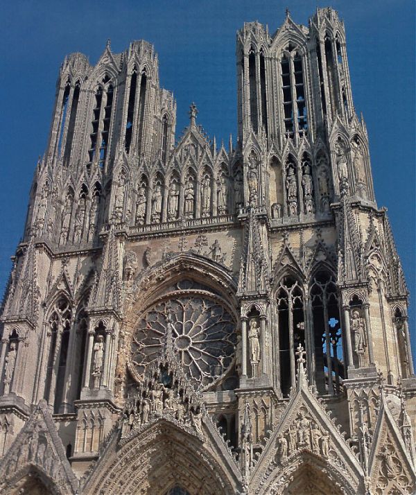 Собор в Реймсе ( Notre-Dame de Reims) в французской провинции Шампань (Champagne). Архиепископ Реймса Обри де Умбер (Aubry de Humbert) в 1211 году заложил Собор Божьей Матери. Архитекторы Жан дОрбе (Jean d'Orbais) 1211 г, Жан ле Лу (Jean-le-Loup) 1231-123