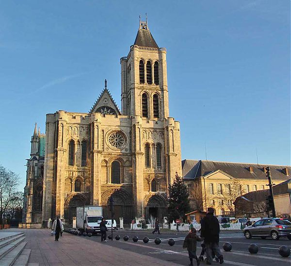 Первое сооружение готического стиля – аббатство Сен Дени. 1137—1144 гг.