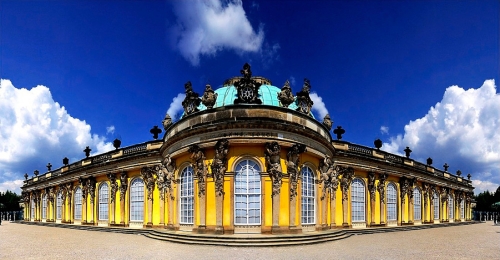 Один из самых красивых элитных домов на фото - Потсдамский дворец Сан-Суси.