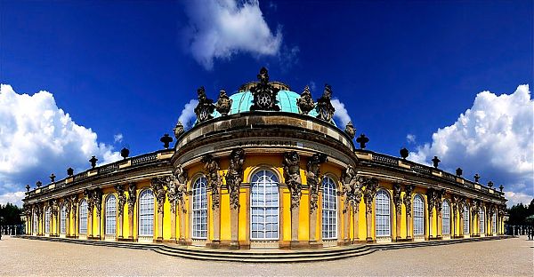 Один из самых красивых элитных домов на фото - Потсдамский дворец Сан-Суси