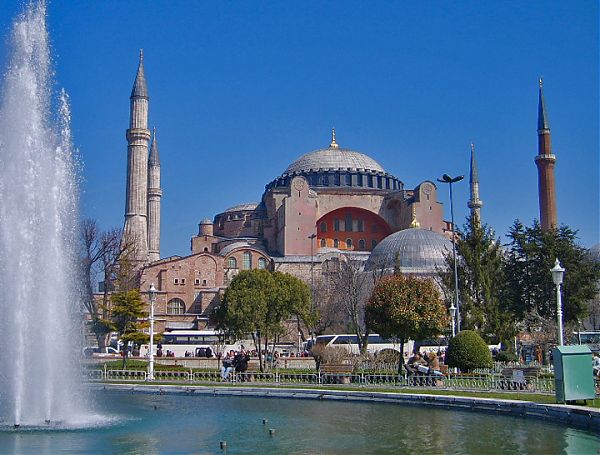 На фото: собор Святой Софии в Стамбуле