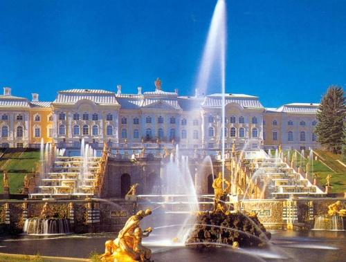 Если вы хотите вернуться в Петергоф, можно бросить в фонтан "Самсон" в Петродворце монету