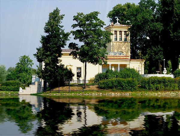 Царицын павильон в Петергофе.