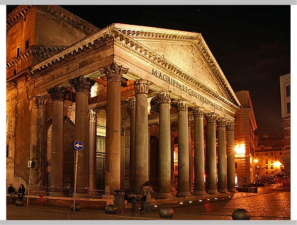 Портик в архитектуре Пантеона. г. Рим.