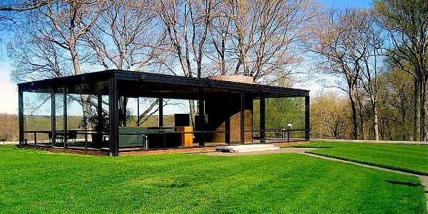 Стеклянный дом - Glass House. Архитектор Филип Джонсон. Новый Ханаан (New Canaan) в штате Коннектикут (Connecticut). 1949 г. 