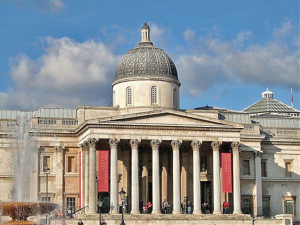 Национальная библиотека в стиле английский классицизм. проект У. Уилкинса (William Wilkinsю 1778- 1839 гг. — английский архитектор и археолог, член Королевской Академии художеств, сторонник классицизма в архитектуре) достроена в 1838 г. Лондон.