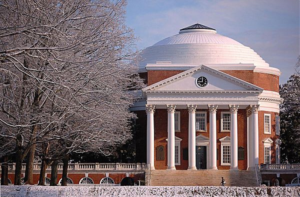 Фасад ротонды в стиле классицизм в университете Вергинии (Томас Джефферсон. 1743 –1826 гг. Третий президент США, автор Декларации независимости, архитектор.)