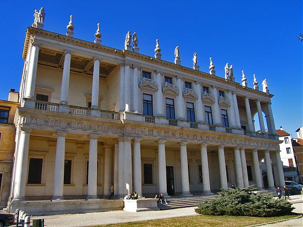 Палаццо Кьерикати в Виченце. Архитектор Палладио, начало строительства 1550 г.