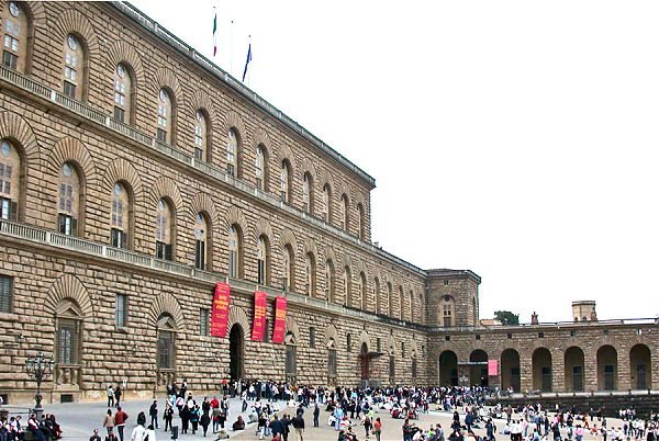 Палаццо Питти (Palazzo Pitti), архитектор Микелоццо, начало строительства 1440 г.