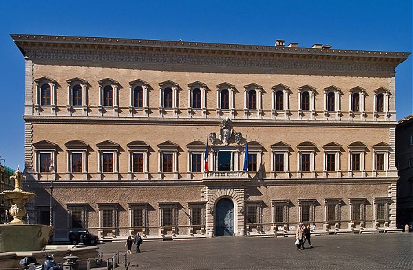 Палаццо Фарнезе (Palazzo Farnese), архитекторы Антонио да Сангалло Младший, Микеланджело, Виньола, 16 в.