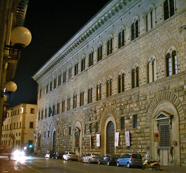 Фасад дворца Козимо Медичи. архитектор Микелоццо, начало 1444 г.
