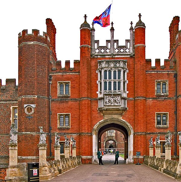 Хэмптон Корт (Hampton Court) королевская резиденция в Ричмонд на Темзе. Заложен в 1514 г. 