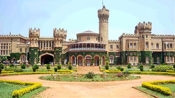 Бангалорский дворец имеет элементы неоготики, создавался как копия Виндзорского замка.1862 – 1944 гг. Бангалор. княжество Майсур. Индия.