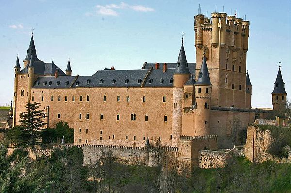 Замок Алькасар в романском стиле