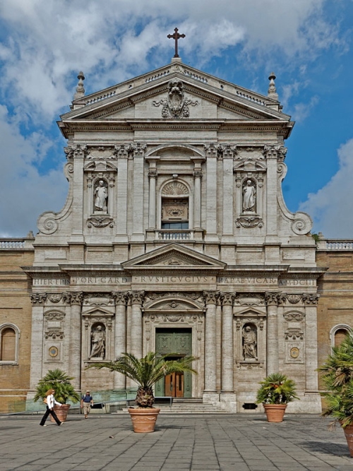 Фасад церкви Санта-Сусанна. Архитектор Карло Мадерна. Рим. 1603 г. Вид архитектурного стиля - барокко