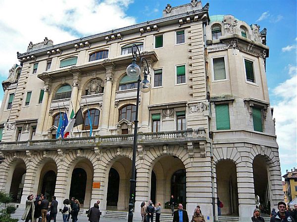 Дворец коммуны (Palazzo del Comune). Архитектор Раймондо д'  Аронко. Удине. Италия. 1911-1932 гг.
