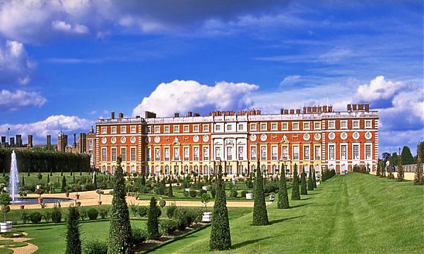 Хэмптон Корт (Hampton Court) — загородная резиденция английских королей