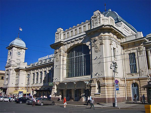 Витебский вокзал в Петербурге - один из первых общественных зданий в стиле модерн. 1904 г.