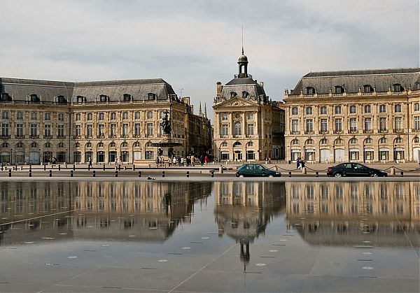 Образец стиля классицизм второй половины 18в. Городской ансамбль г. Бордо (Франция) включен в список наследия ЮНЕСКО.