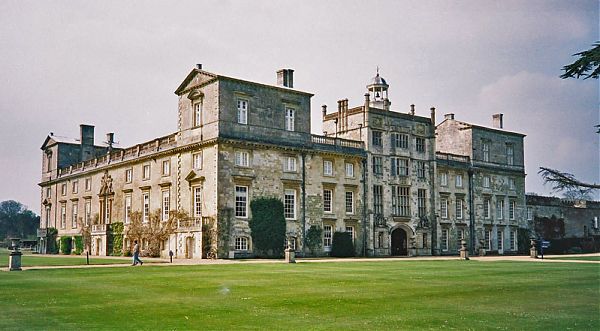 Уилтон-хаус (Wilton House, Wiltshire), архитектор Иниго Джонс. Восстановлено после пожара в 1647 г. помощником Джонса Джоном Уэббом.