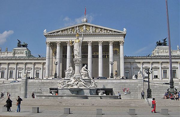 Венский парламент (Parlamentsgebäude) в стиле неоклассицизм. Архитектор ван Хансен. 1873-1883 гг.