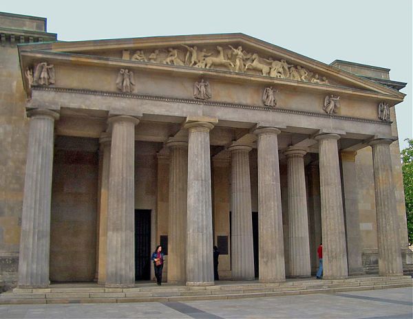 Новая вахта (Neue Wache). 1816–1818 гг. Архитектор Карл Фридрих Шинкель.