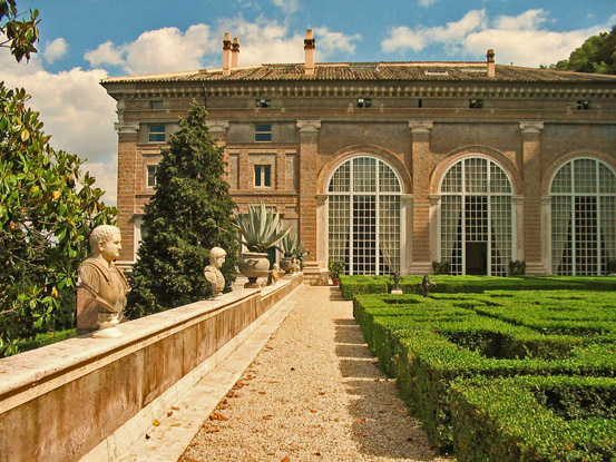 Вилла Мадама (Villa Madama) — загородная вилла кардинала Джулио де Медичи 