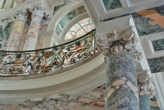 Лепнина в стиле рококо во Дворец Аугустусбург