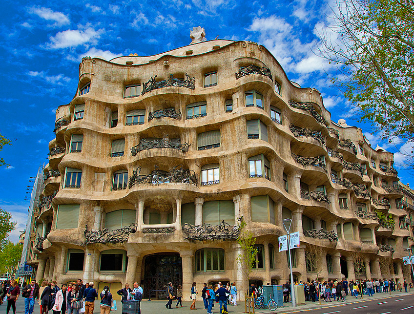 Дом Мила (Casa Milà)