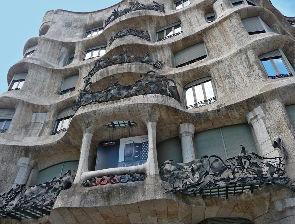 Дом Мила (Casa Milà)