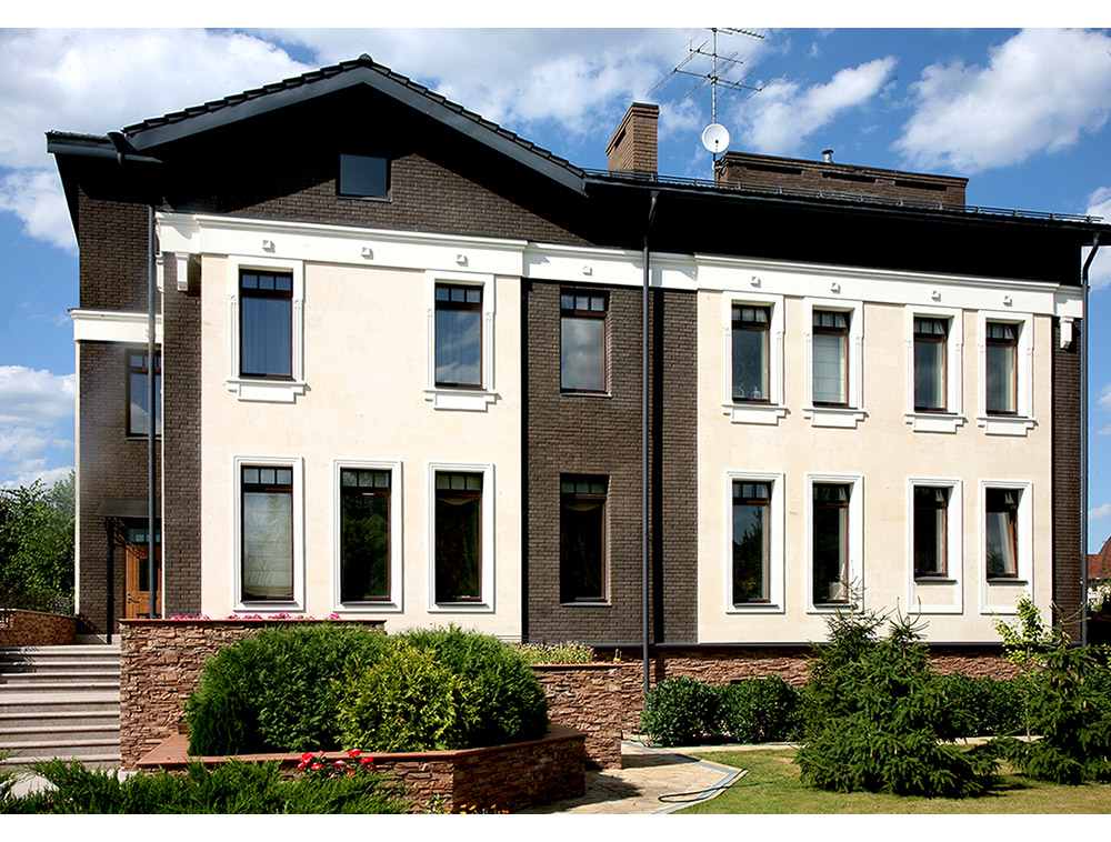 дедовск дом с колоннами. керамогранитные фасадные панели. фасады вентилируемые алюкобонд композит. компакт-ламинат hpl. отделка планкен лиственница интерьер.