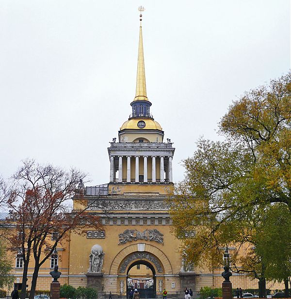 Главное Адмиралтейство является центром архитектурной композиции. 