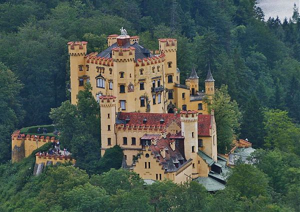 Замок Хоэншвангау (Hohenschwangau).