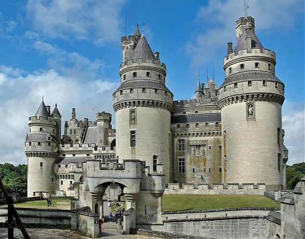 Замок Пьерфон (Pierrefonds).