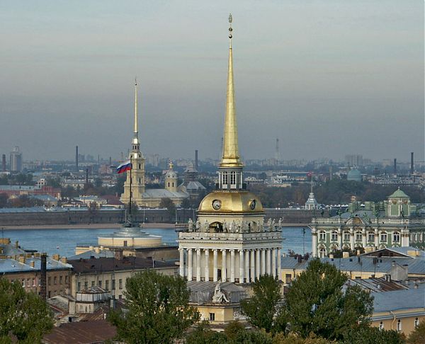 Здание Адмиралтейства в Петербурге. Строительство начато в 1704 году по чертежам Петра I. В 1711 году в центре главного фасада построена башня со шпилем с корабликом. В 1732-1738 гг. построено каменное здание Адмиралтейства. Арх. И.К.Коробов. Кораблик-флю